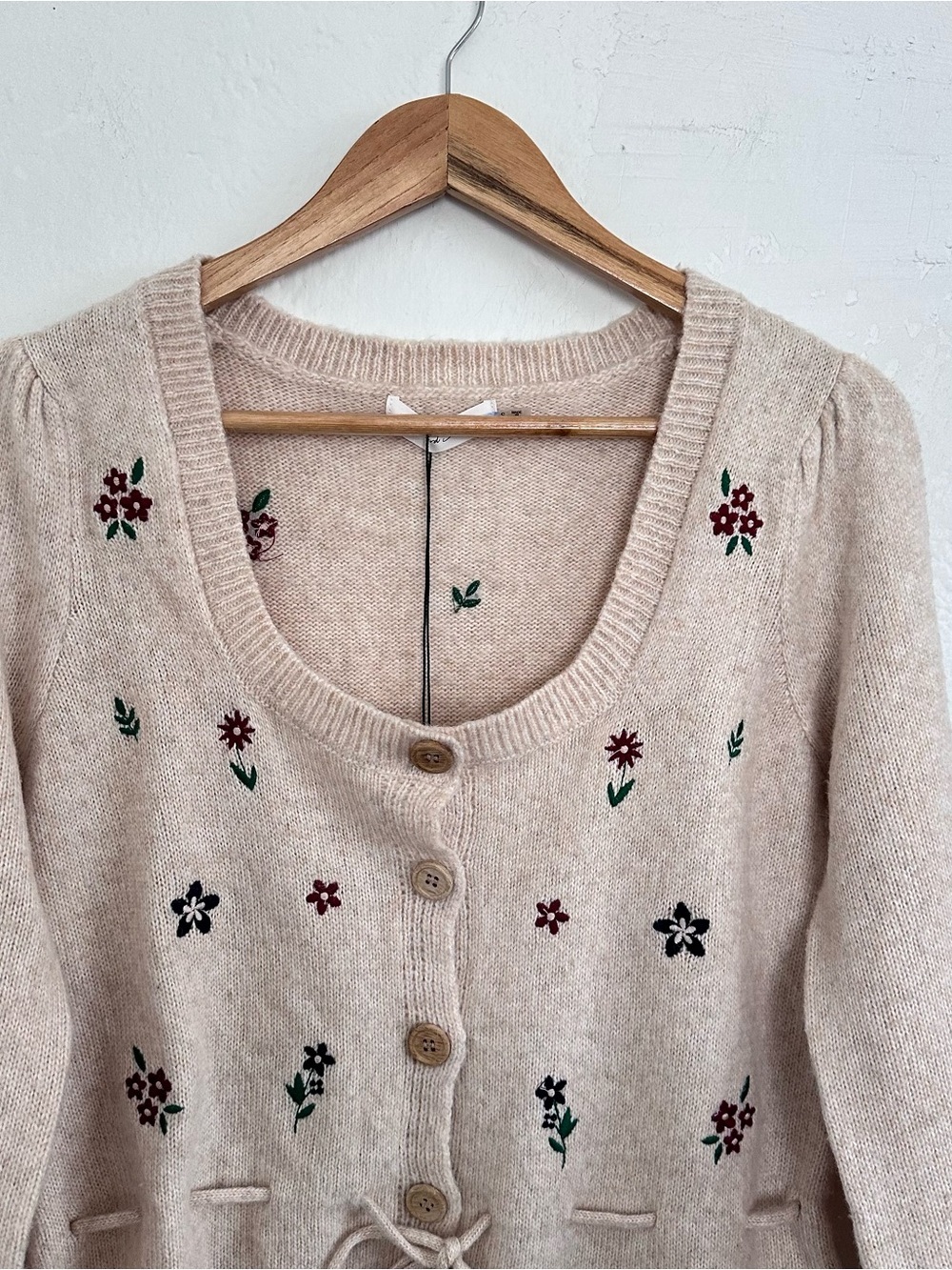 NEW NWT Mustard Seed Beige Floral Embroidered Button Cardigan Size Small - Picture 3 of 6